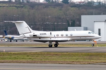   Gulfstream III được Gulfstream Aerospace Corp sản xuất và có nhiều phiên bản tùy biến khác nhau. Đối với các phiên bản thương mại như  chuyên cơ chở ông Nguyễn Bá Thanh về nước thì nó có thể chở tối đa 12 người (gồm 9 hành khách và 3 phi hành đoàn). Phiên bản C-20B tương tự cũng đang được sử dụng trong không quân, phục vụ cho quân chức chính phủ cấp cao và các lãnh đạo quân sự. Ảnh: Air Team Images.   